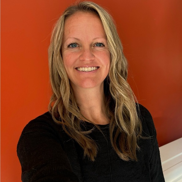 Meet your Posher, Ingrid - Picture 2 of 2